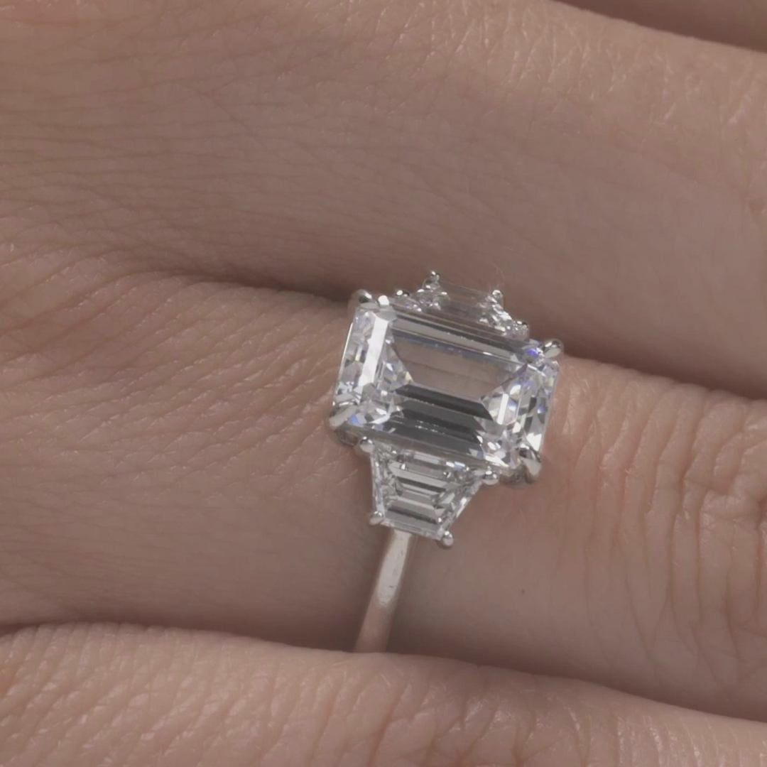 Valencia Moissanite_14k White Gold_Emerald