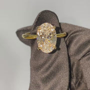 The Solitaire Low Profile Kamellie Oval Lab Diamond Ring