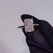 The Solitaire Kamellie Radiant Lab Diamond Ring