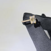 The Pave Petal Kamellie Emerald Lab Diamond Ring