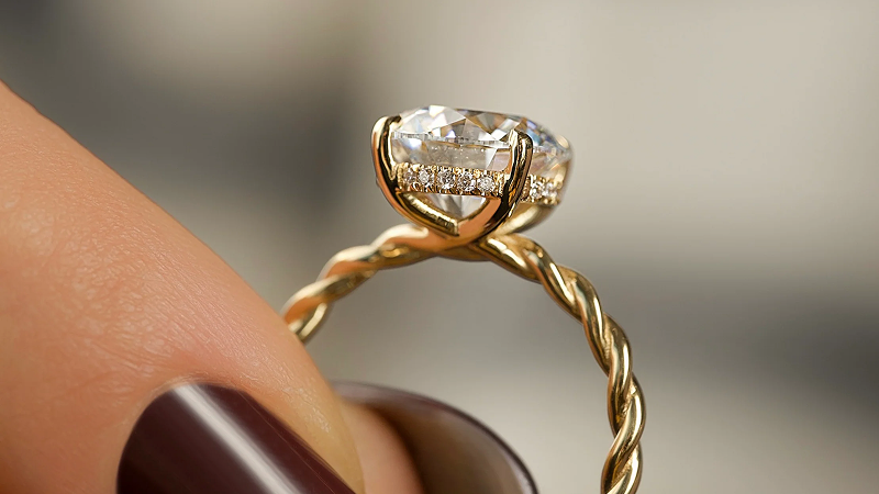 Round Cut Moissanite Rings