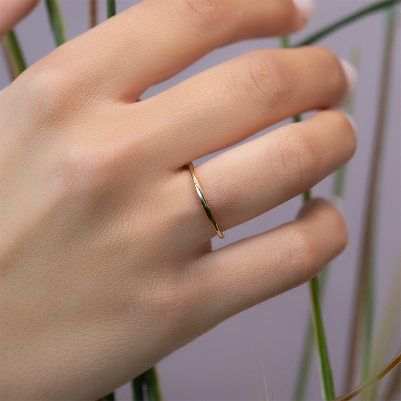 Diamond carat size hand image